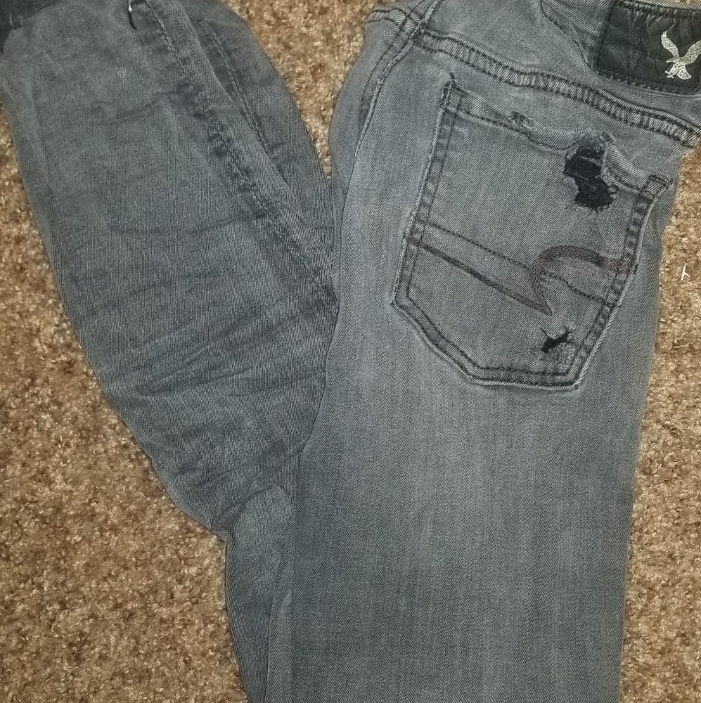 Grey American Eagle skinny jeans